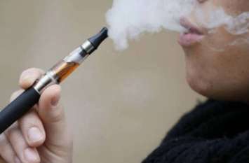 delhi: hundreds of E cigarettes found in school students' bags मां ने स्कूल में करवाया औचक निरीक्षण, छात्रों के बैग से मिले सैकड़ों ई सिगरेट
