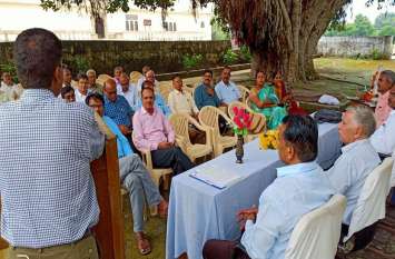 Where did Khanapurti in the name of educational brainstorm शैक्षिक मंथन के नाम पर कहां हो गई खानापूर्ति, प्रतिभागियों का टोटा