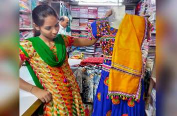 Market is getting ready for Navratri नवरात्र के लिए तैयार हो रहा बाजार, बुक होने लगे रंगबिरंगे परिधान