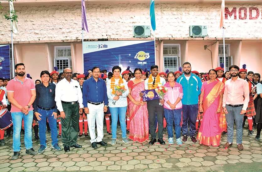 दोस्तों से उधार लेकर किलिमंजारो को फतह करने निकला 15 साल का अमन दोस्तों से उधार लेकर किलिमंजारो को फतह करने निकला 15 साल का अमन