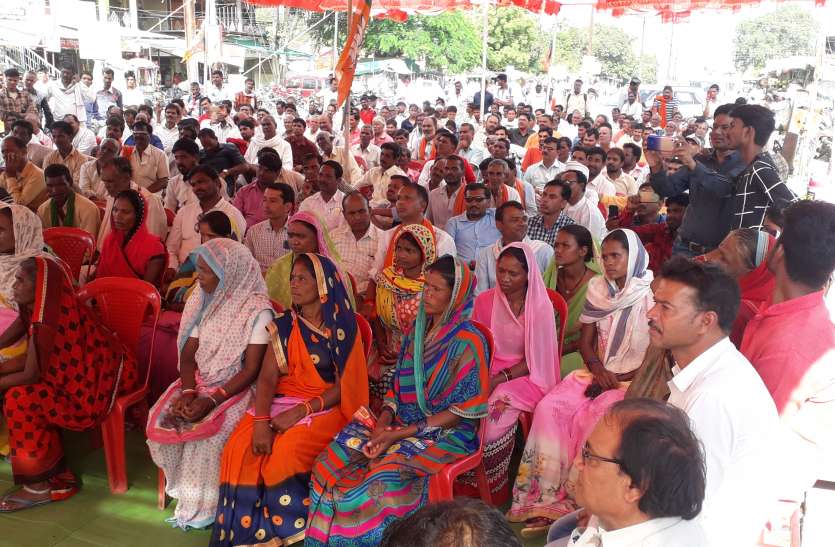 कमलनाथ सरकार पर बरसे नेता कमलनाथ सरकार पर बरसे नेता