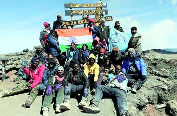 The tricolor hoisted on the fourth highest peak of the world, the sigh विश्व के चौथे सबसे ऊंचे शिखर पर फहराया तिरंगा, सिवनी की आहना ने सुनाए यात्रा के अनुभव