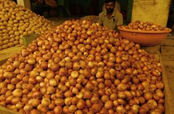 Onion has started making the people of the city cry शहरवासियों को रुलाने लगी है प्याज
