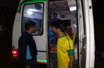 Two-story house near the drain collapsed, 7 people including three VIDEO : नाले के नजदीक बना दो मंजिला मकान भरभराकर गिरा, चार बच्चे सहित 7 लोग हुए घायल
