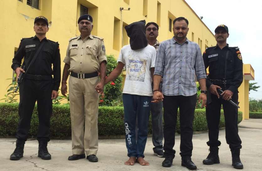 Ahmedabad News: सीरियल किलर ने कबूली एक और हत्या, जानें कौन था चौथा शख्स जिसे उतारा मौत के घाट Ahmedabad News: सीरियल किलर ने कबूली एक और हत्या, जानें कौन था चौथा शख्स जिसे उतारा मौत के घाट