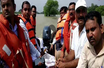 flood in banda बांदा में बाढ़ कर कहर, देखें वीडियो