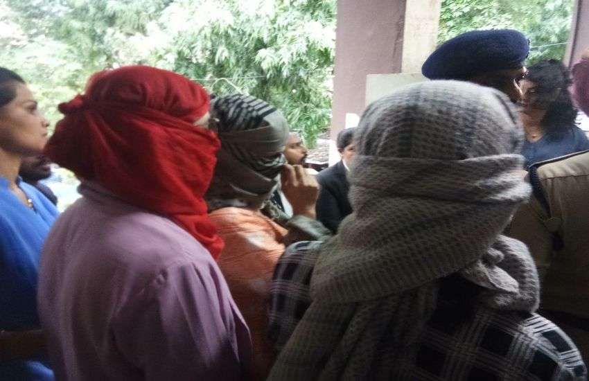 ब्यूटी ब्लैकमेलर: पूर्व मंत्री के इशारों पर चल रहा था इन हसीनाओं का गिरोह, कांग्रेस के 7 विधायकों का होना था हनीट्रैप