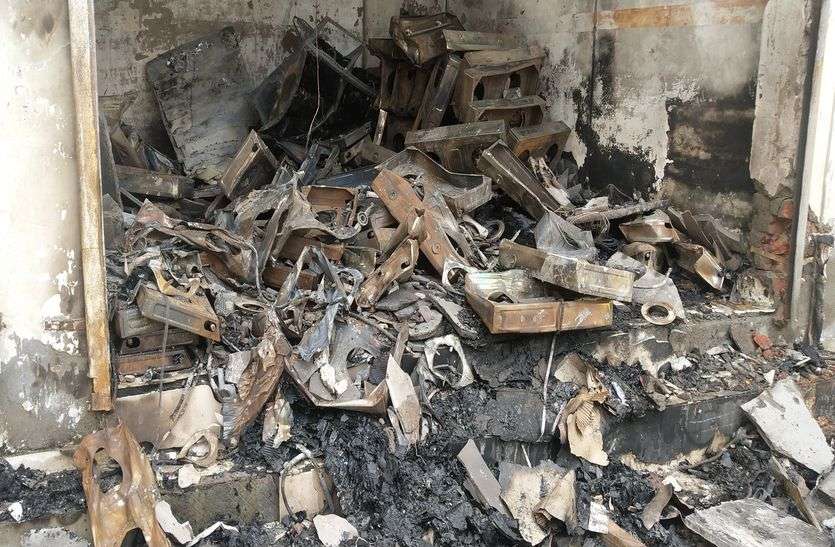 Fire In Indane Gas Agency In Bansur Alwar अलवर के बानसूर में गैस एजेन्सी मे आग से हुआ लाखों का नुकसान, सामने आई यह बड़ी लापरवाही