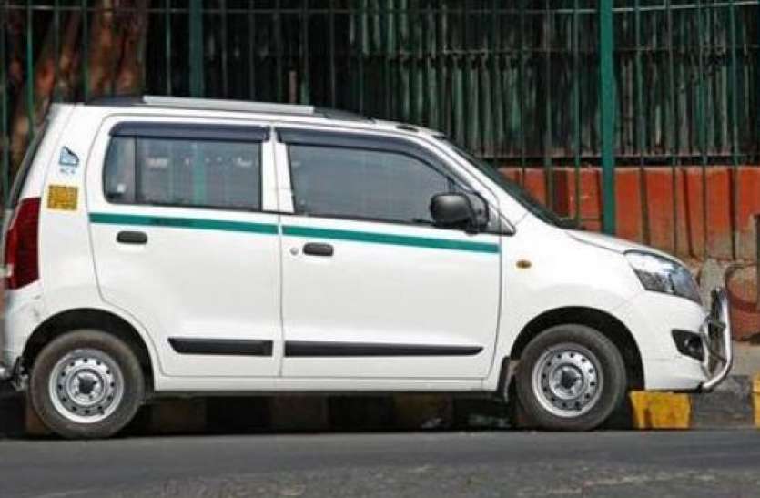 cab_driver.jpg दिल्ली में कॉन्डम रखकर चल रहे हैं कैब ड्राइवर, नहीं होने पर पुलिस काट रही है चालान