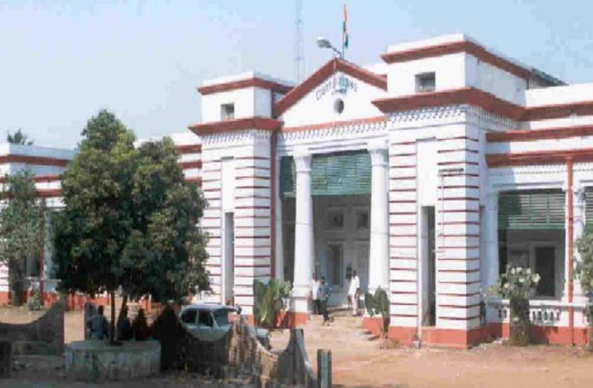 हंगामा क्यूं बरपा...ऐसा क्या बोल गए जिला कलक्टर कि खफा हो गए वकील हंगामा क्यूं बरपा...ऐसा क्या बोल गए जिला कलक्टर कि खफा हो गए वकील