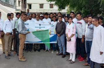 Seventh Economic Census 2019 rally begins एसडीएम ने सातवीं आर्थिक गणना 2019 के लिए रैली को हरी झण्ड़ी दिखाकर किया रवाना