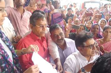 Financial assistance amounting to 5 lakhs paid to Anganwadi workers, m आंगनवाड़ी कार्यकर्ता, मिनी आंगनवाड़ी और सहायिकाओं को आर्थिक सहायता राशि ५ लाख का भुगतान किया