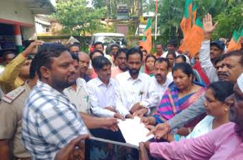 Strike out for the problems of farmers, rally organized किसानों की समस्याओं को लेकर दिया धरना, निकाली रैली