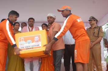 CM yogi didnot came in Etawah for flood survivors सीएम का दौरा रद्द होने से चंबल के बाढ़ पीड़ितों में छाई मायूसी