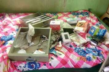 theft in house fatehpur sikar परिवार सोता रहा, चोर नकदी-गहने लेकर फुर्र