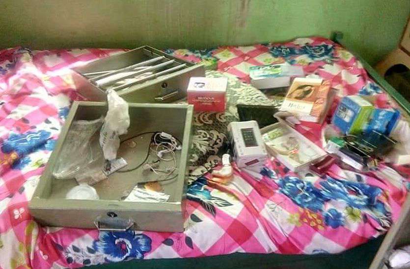 परिवार सोता रहा, चोर नकदी-गहने लेकर फुर्र परिवार सोता रहा, चोर नकदी-गहने लेकर फुर्र