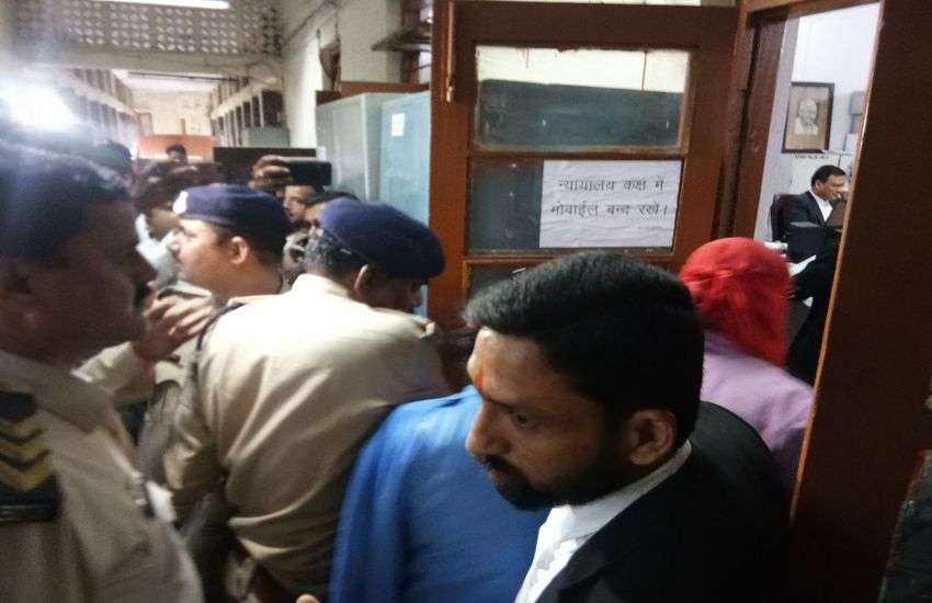 ब्यूटी ब्लैकमेलर: पूर्व मंत्री के इशारों पर चल रहा था इन हसीनाओं का गिरोह, कांग्रेस के 7 विधायकों का होना था हनीट्रैप
