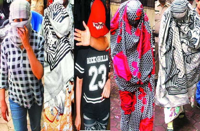 ब्यूटी ब्लैकमेलर: पूर्व मंत्री के इशारों पर चल रहा था इन हसीनाओं का गिरोह, कांग्रेस के 7 विधायकों का होना था हनीट्रैप ब्यूटी ब्लैकमेलर: पूर्व मंत्री के इशारों पर चल रहा था हसीनाओं का गिरोह, कांग्रेस के 7 विधायकों का होना था Honeytrap
