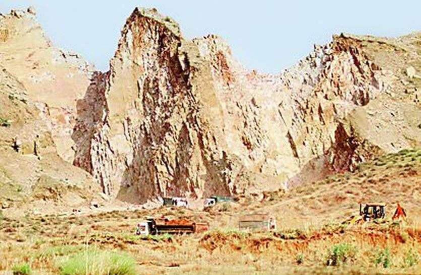 Aravali Mountain Range Illegal Mining Statistics राजस्थान में यहां अरावली की पहाडिय़ों से निकला 5 करोड़ मीट्रिक टन खनिज, गुम हो गई कई पहाडिय़ा