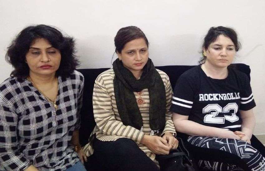 बरखा और श्वेता बोलीं- आरती-मोनिका को हम नहीं पहचानते, थाने में रातभर जागकर गुजारी रात