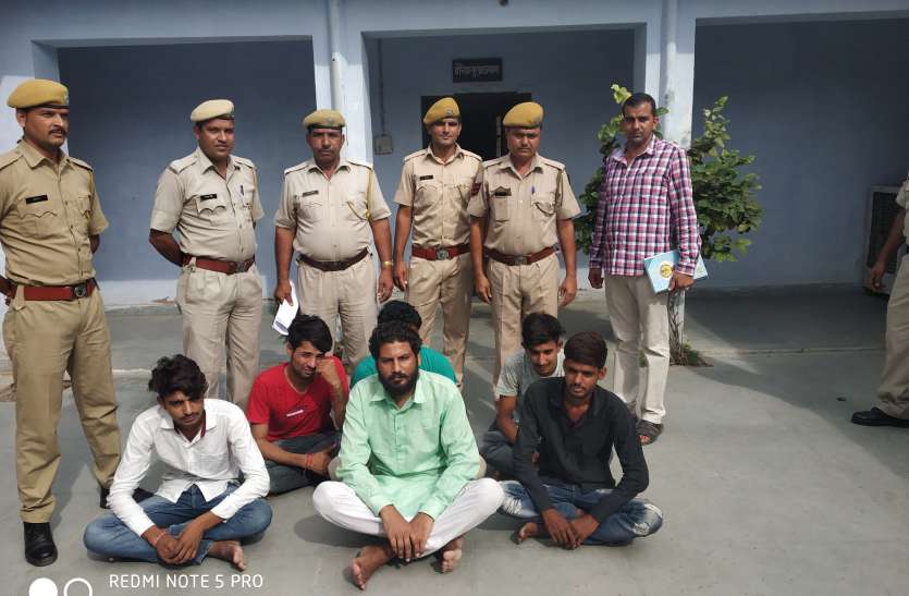 Crime: जोबनेर में गैंगस्टर लगाता था देवा की अदालत Crime: जोबनेर में गैंगस्टर लगाता था देवा की अदालत