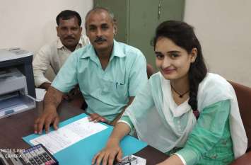 bitiya in office patrika बेटियां पहुंची पिता के प्रतिष्ठान और कार्यालय, पिता के स्थान पर बैठकर सीखे यह गुर