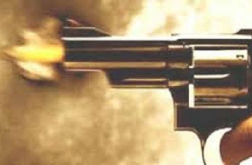 pistol.jpg Bijnor: बदमाशों ने भाजपा नेता को मारी गोली, हालत गंभीर