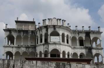 High court dismisses Azam Khan's petition on Rampur public school आजम खान को कोर्ट का बड़ा झटका, ध्वस्त होगी करोड़ों की लागत से बनी ये इमारत, देखें Video