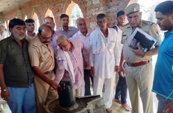 Shivling was fragmented, two were uprooted and thrown, resentment amon शिवलिंगों को किया खंडित, दो को उखाड़कर फेंका, ग्रामीणों में आक्रोश