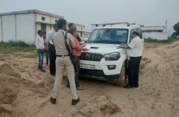 Joint action of Mineral and Singrauli Police Department अवैध रेत भंडारण से 27 सौ से अधिक घन मीटर रेत जब्त, कारोबारियों में मचा हडक़ंप
