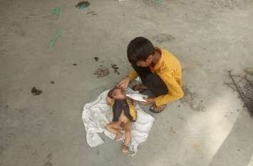 Mother left us हमें छोड़ दुनिया से चली गई मां