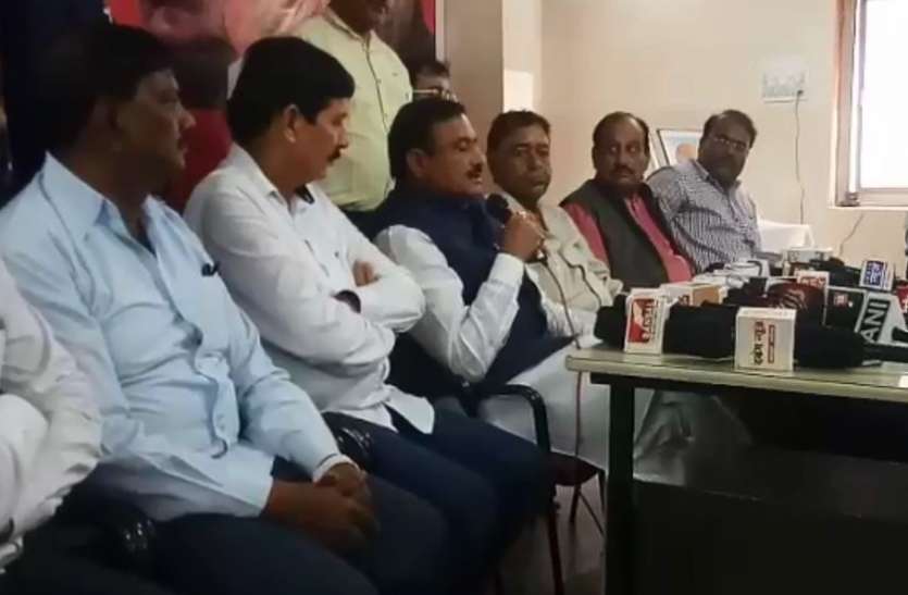 VIDEO : हनीट्रैप पर बोले पूर्व गृहमंत्री - पुलिस के पास हैं सारे वीडियो, राजनीतिक दबाव में सामने नहीं आ रहे नाम VIDEO : हनीट्रैप पर बोले पूर्व गृहमंत्री - पुलिस के पास हैं सारे वीडियो, राजनीतिक दबाव में सामने नहीं आ रहे नाम