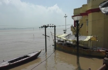 Ganga Water level can made new record in Varanasi बनारस में गंगा के जलस्तर में लगातार बढ़ाव जारी, यहां तक पहुंच गया पानी