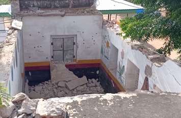 School building collapses in jaipur ऐसे ढहा सरकारी स्कूल, मचा हड़कंप
