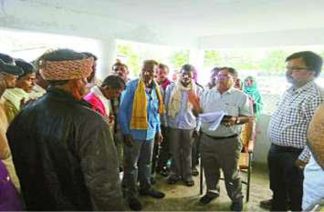 Demand to sack employment assistant रोजगार सहायक को बर्खास्त करने की मांग