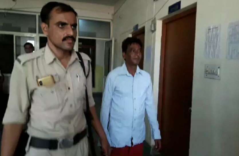 मकान मालिक मासूम बच्ची कर रहा दुष्कर्म का प्रयास, बहन ने देखा तो बहशी पर कर दिया हमला मकान मालिक मासूम बच्ची कर रहा दुष्कर्म का प्रयास, बहन ने देखा तो बहशी पर कर दिया हमला