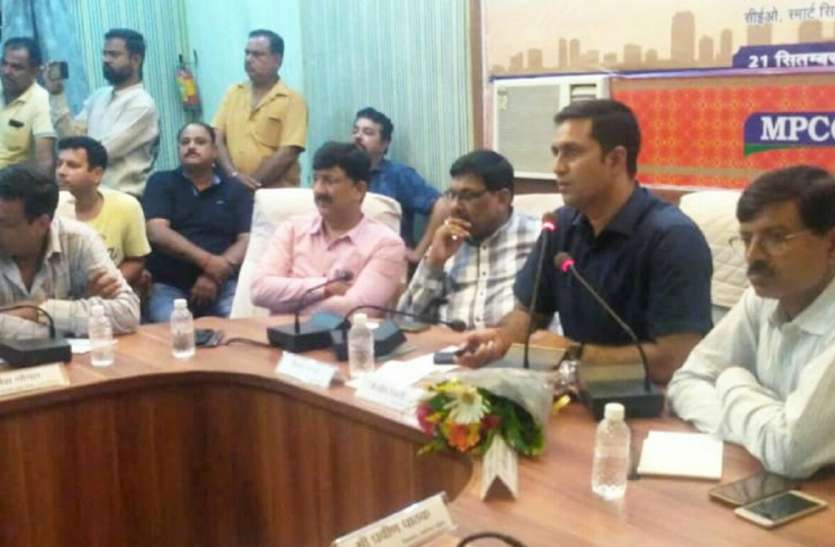 ग्वालियर में सिविल एयरपोर्ट व फ्लाइट संख्या बढ़ाने का बन रहा प्लान ग्वालियर में सिविल एयरपोर्ट व फ्लाइट संख्या बढ़ाने का बन रहा प्लान