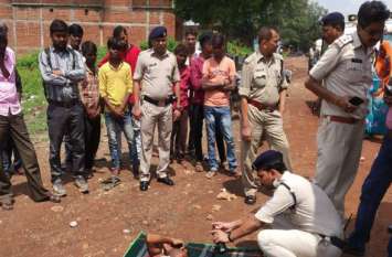 Truck driver killed ढाबा के सामने खड़े ट्रक की पुलिस ने की जांच तो सामने आया ये...