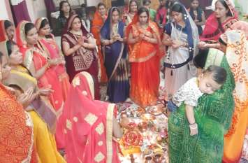 Women worshiped Mahalakshmi महिलाओं ने की महालक्ष्मी की पूजा