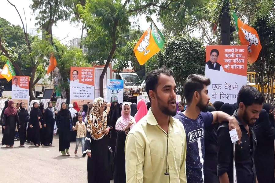 maha politics: मातृभूमि के कसीदे पढ़ते हुए भारतमाता की जय बोलने में उन्हें कोई हिचक नहीं