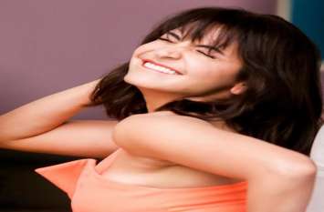 Anushka sharma yawn at work now her video is viral शूटिंग के दौरान ले रही हैं अनुष्का शर्मा उबासी, वीडियो हो रहा है वायरल