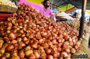 Stock finished, could not sow due to rain, Rs 50 Pounded onion स्टॉक खत्म, बारिश से नहीं हो सकी बोवनी, 50 रु. किलो हुआ प्याज