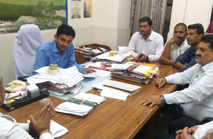 उदयपुर में वकीलों ने किया कार्य बहिष्कार उदयपुर में वकीलों ने किया कार्य बहिष्कार