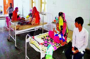 Timbers coming to the hospital are also getting sick, no facilities f अस्पताल में आने वाले तीमारदार भी हो रहे बीमार, मरीजों को नहीं सुविधाएं