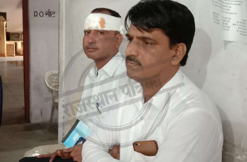 बसपा की प्रदेश बैठक में मचा बवाल, कुर्सियां फेंकी और सरिए चलाए, प्रदेश महासचिव का सिर फटा