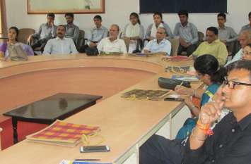 confrence इस मंच पर हर वक्ता के मुंह से प्रकृति को बचाने के लिए की गई गुहार