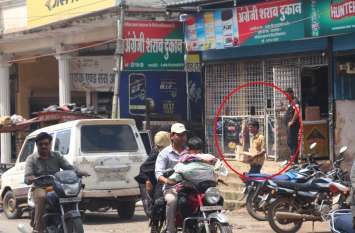 The record of illegal liquor business remains in the diary डायरी में रहता है अवैध शराब के कारोबार का रिकार्ड