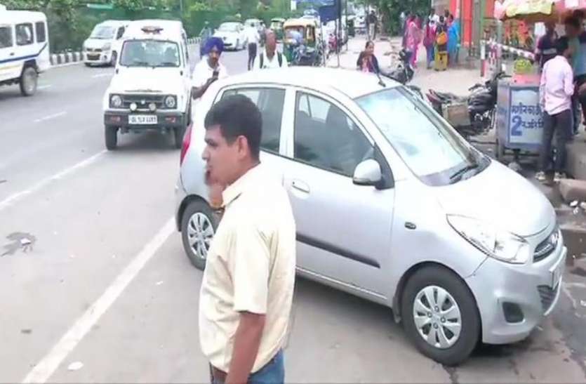 delhi police दिल्ली: अक्षरधाम मंदिर के पास कार सवार बदमाशों ने पुलिस पर की फायरिंग