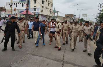 alwar police papla gujjar gang parade in behror पपला गुर्जर को थाने से भगाने वाले बदमाशों का भरे बाजार में निकाला जुलुस, अब तक 20 गिरफ्तार