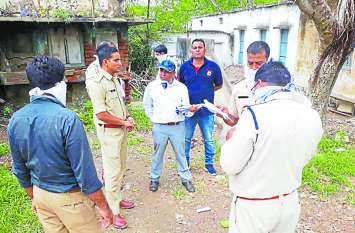 crime news in madhya pradesh बुजुर्ग दंपती की हत्या, कई दिनो से घर में पड़े थे शव, बदबू आने लगी तो पता चला